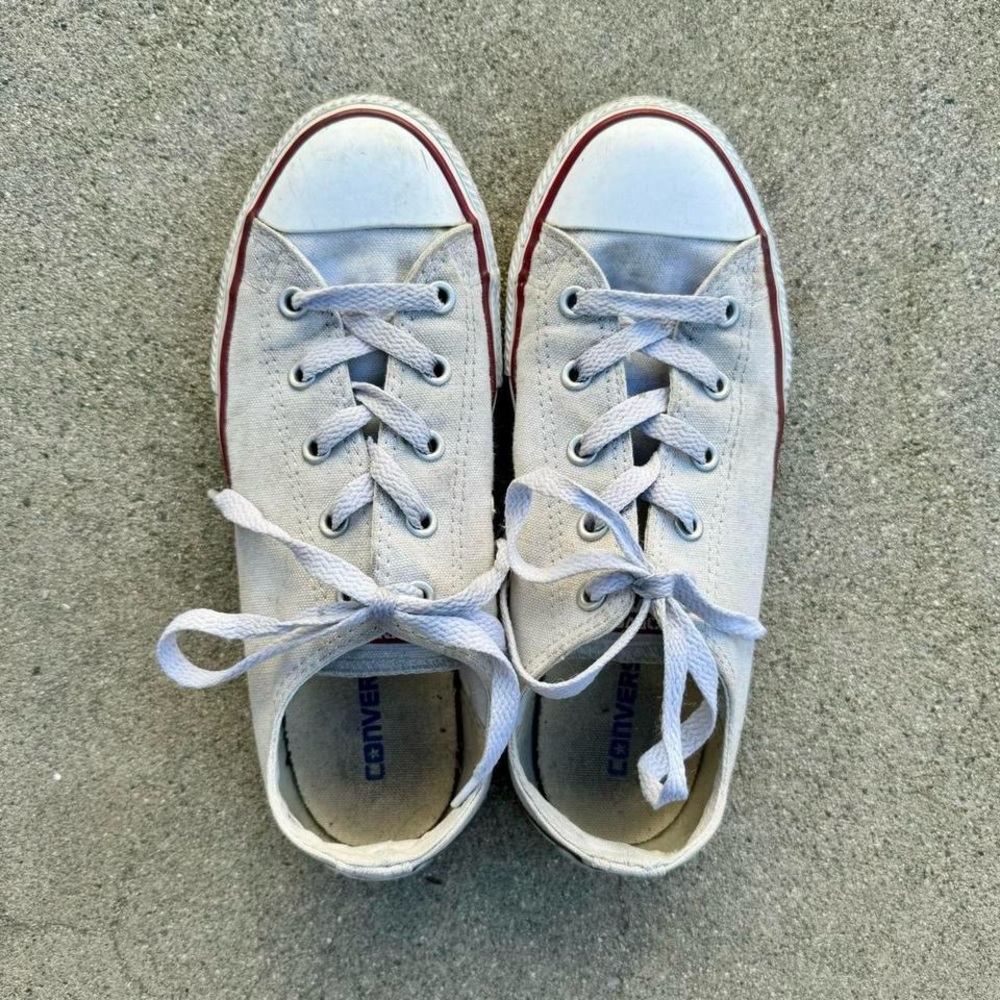 white low top converse sneakers youth kids size 3 & women’s size 5 ☁️✨